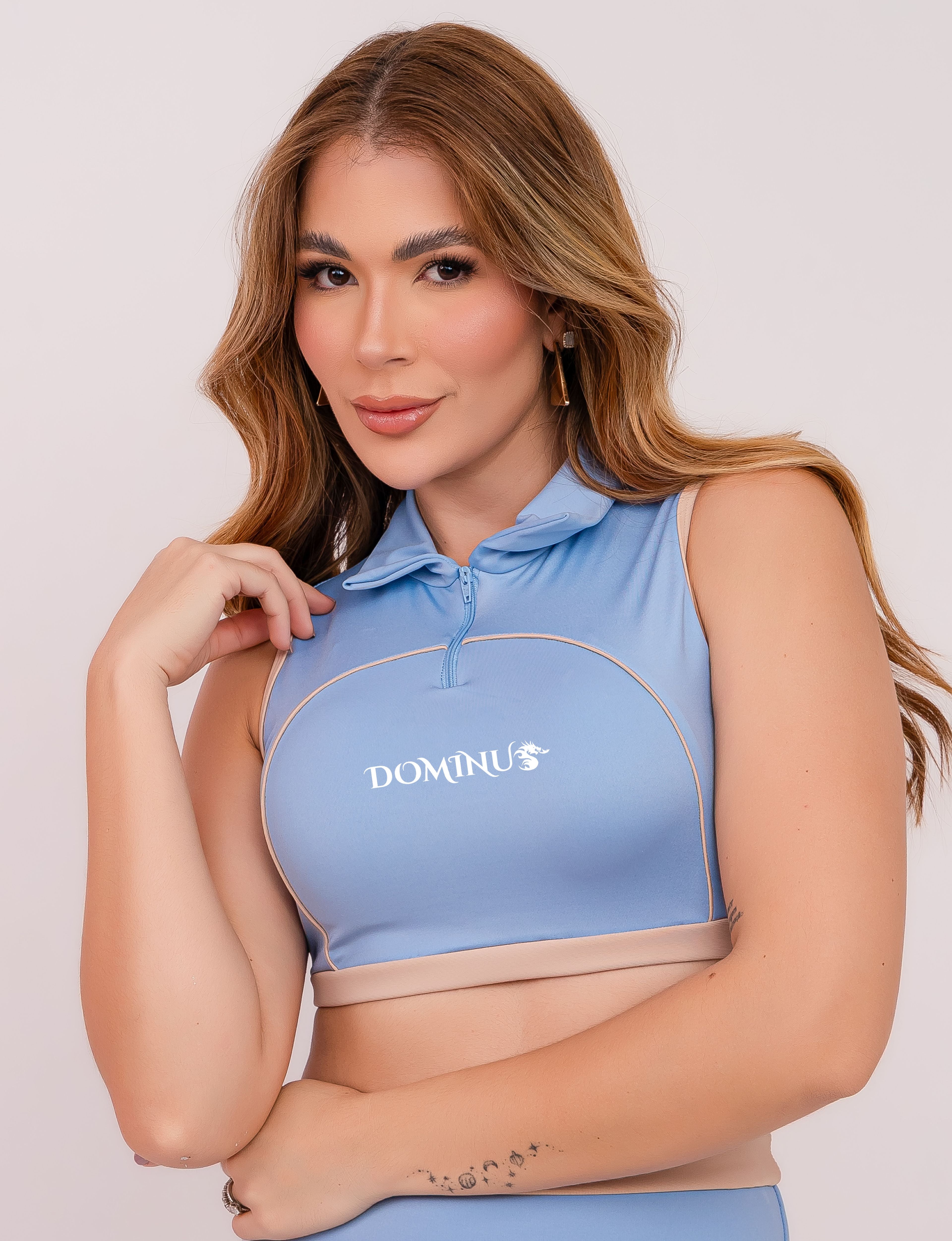 Top Feminino azul bebê com gola